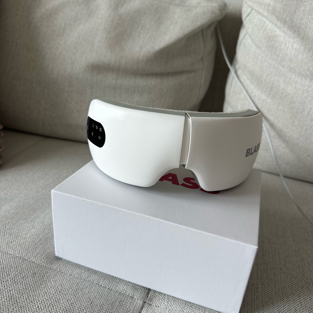 BLASS Eye Massager in White
